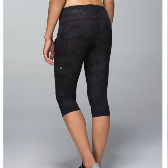 Lululemon Run For Fun Crop Camo New Black size 4 - Picture 2 of 8